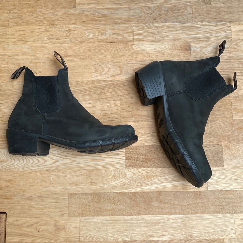 Blundstone Black boots with small heel